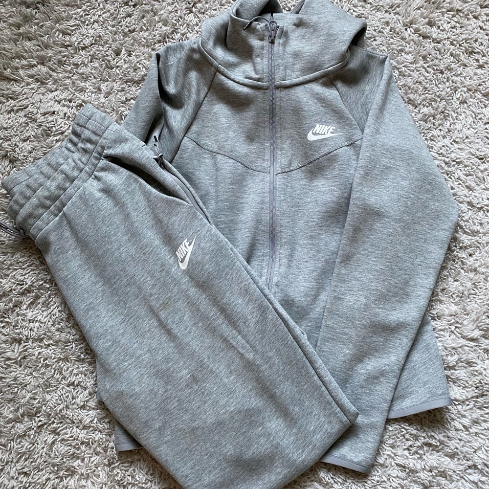 Nike tech outfit